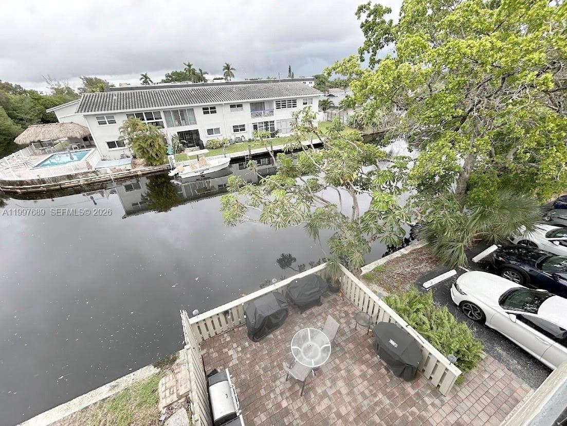 1400 54th St 306 photo 3