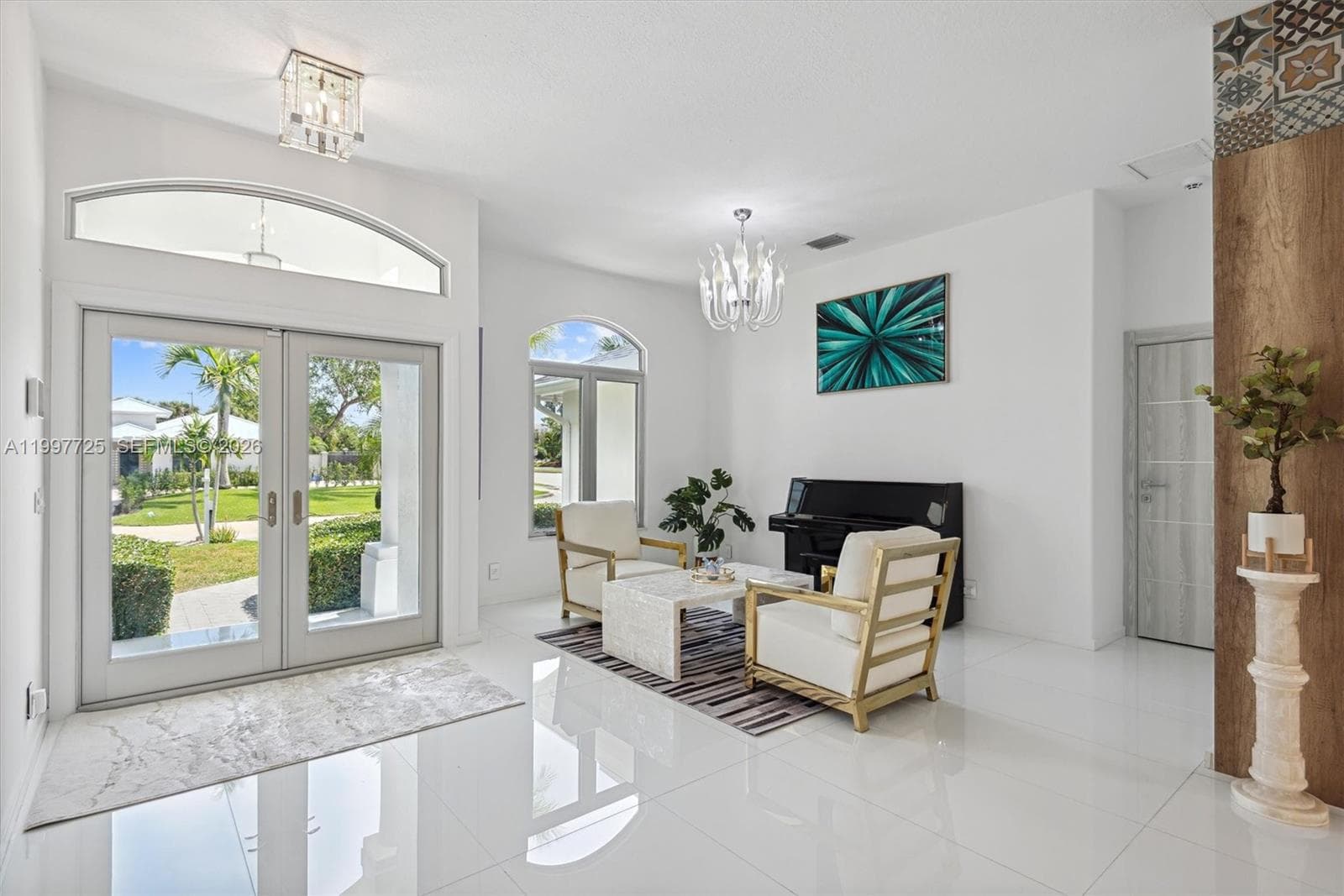 14019 Miller Dr photo 4