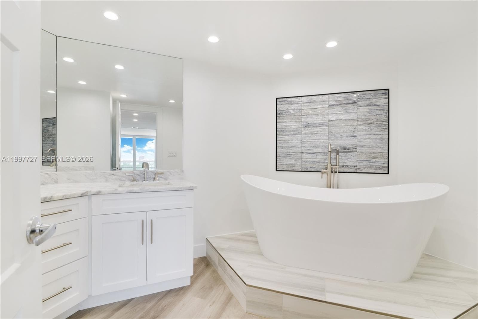 2100 Ocean Ln 1912 photo 17