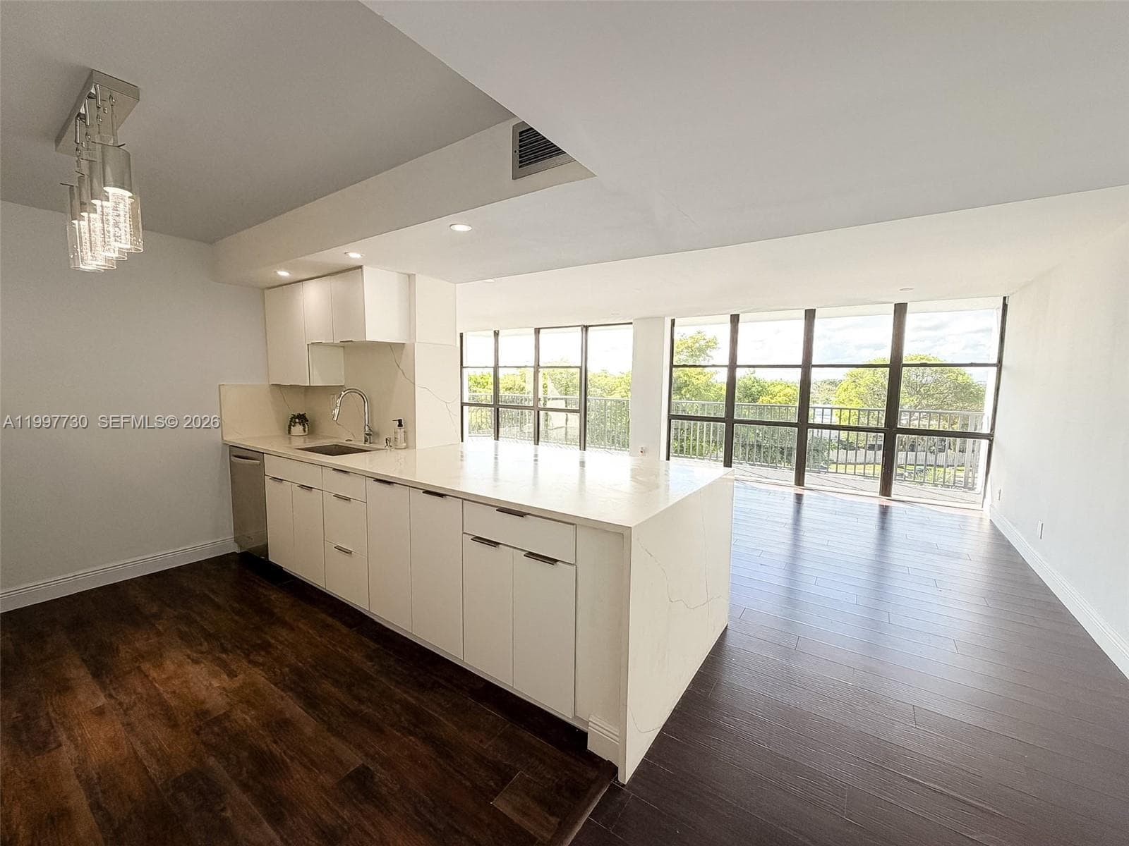 1000 Parkview Dr 531 photo 2