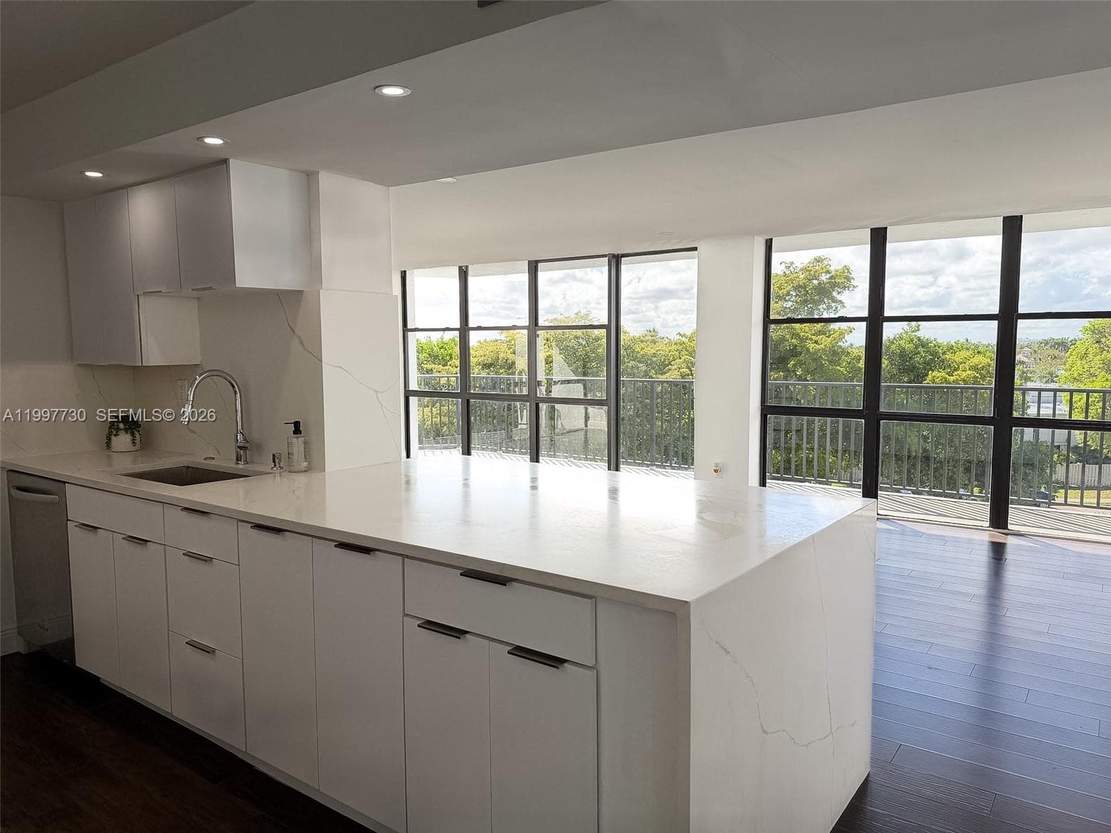 1000 Parkview Dr 531 photo 7