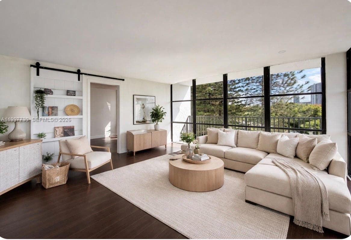 1000 Parkview Dr 531 photo 1