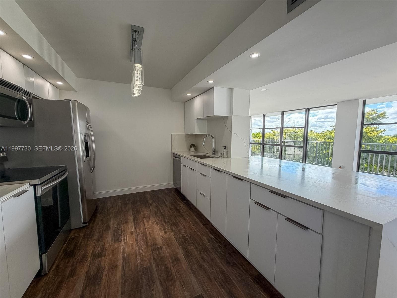 1000 Parkview Dr 531 photo 24