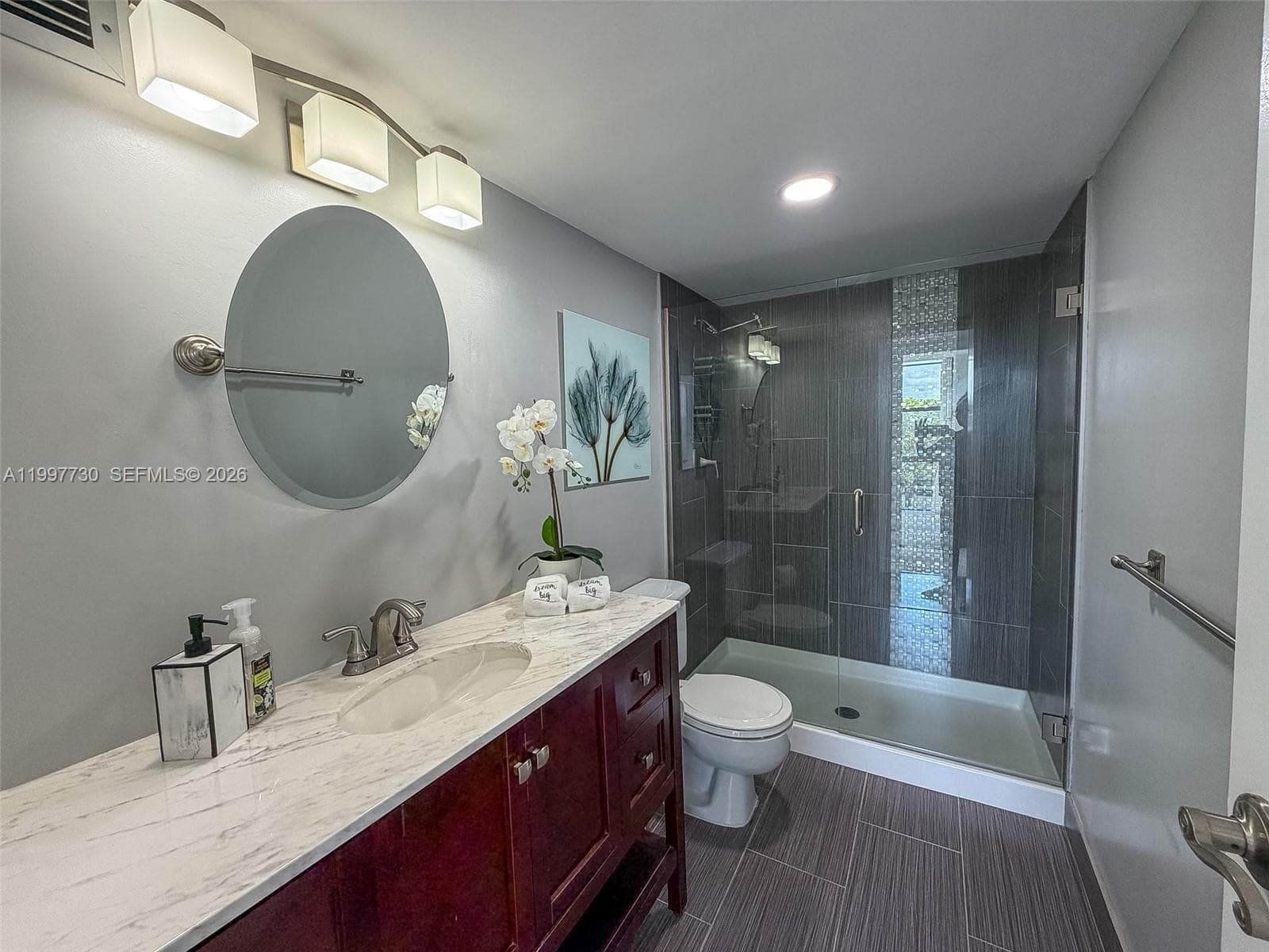 1000 Parkview Dr 531 photo 19