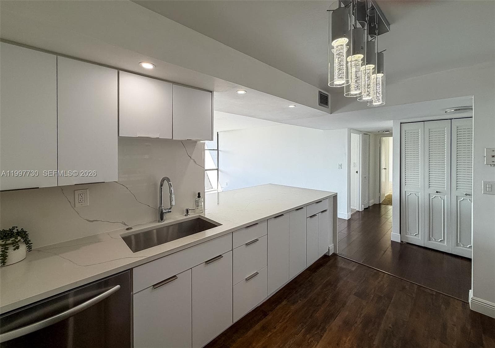 1000 Parkview Dr 531 photo 8