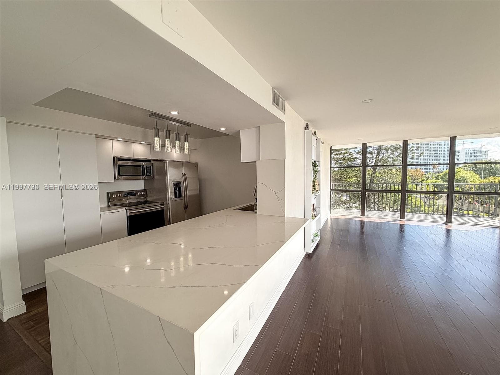 1000 Parkview Dr 531 photo 25