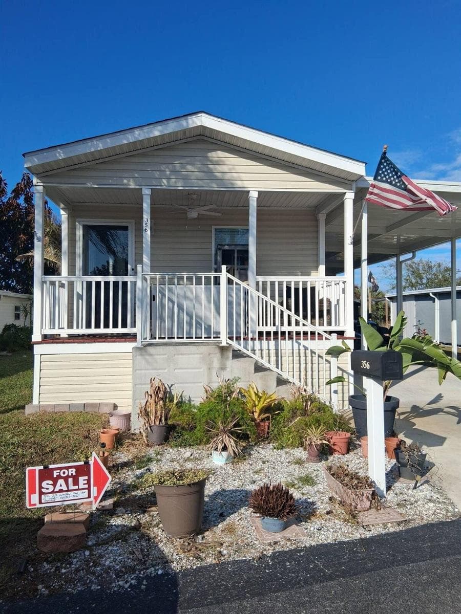 356 Mockingbird Avenue photo 1