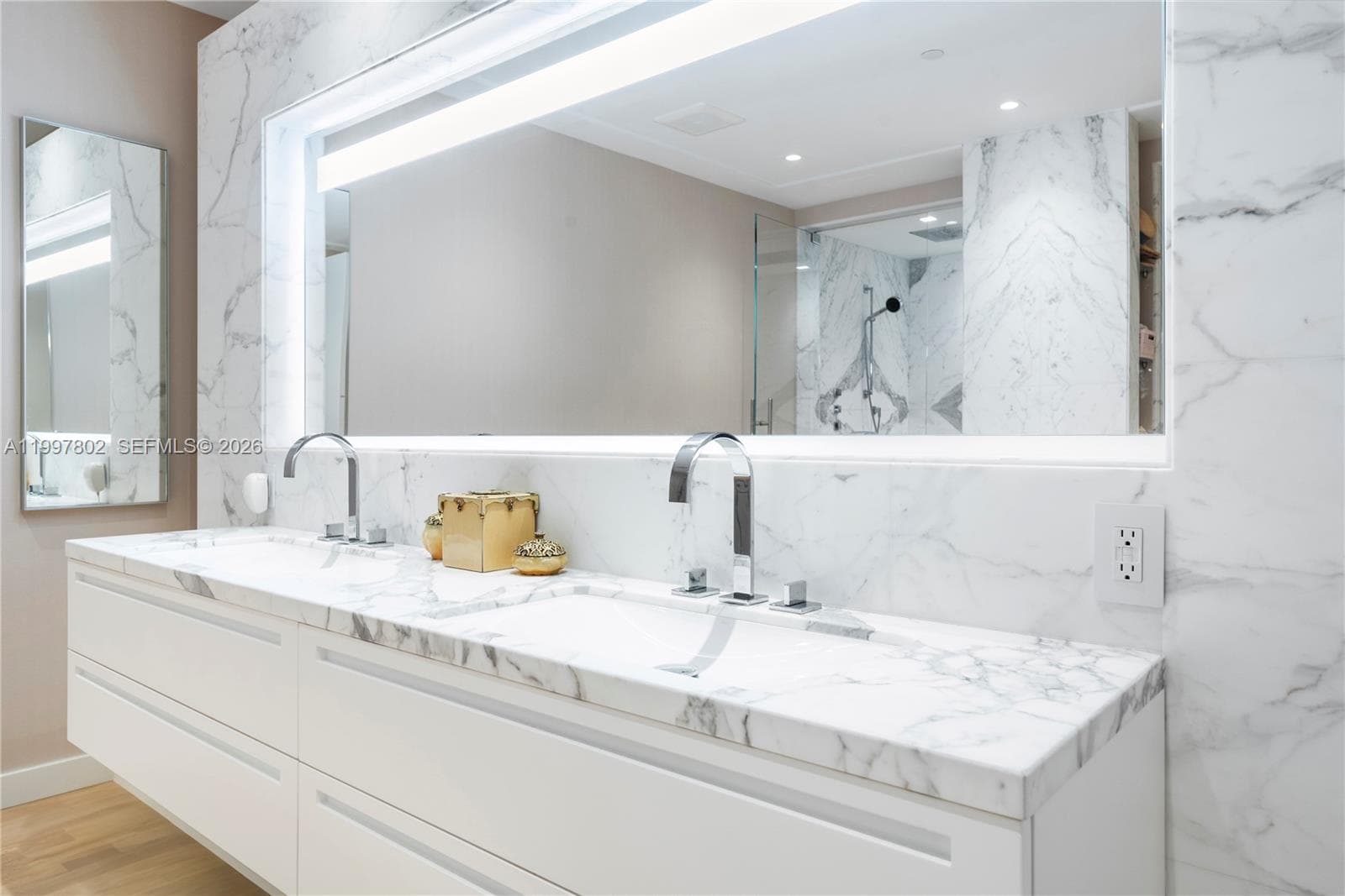 6882 Fisher Island Dr 6882 photo 8