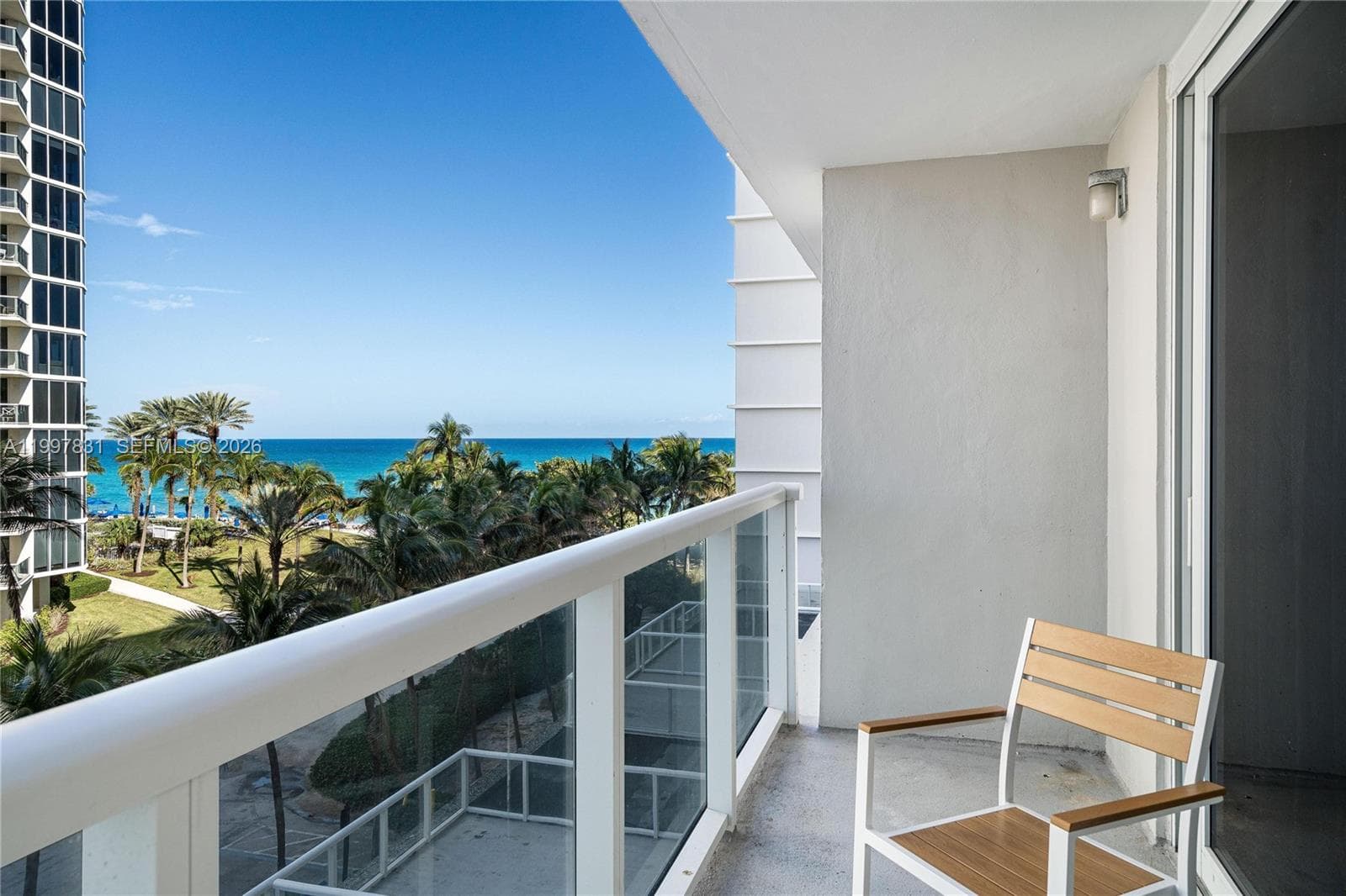 19201 Collins Ave 324 photo 7