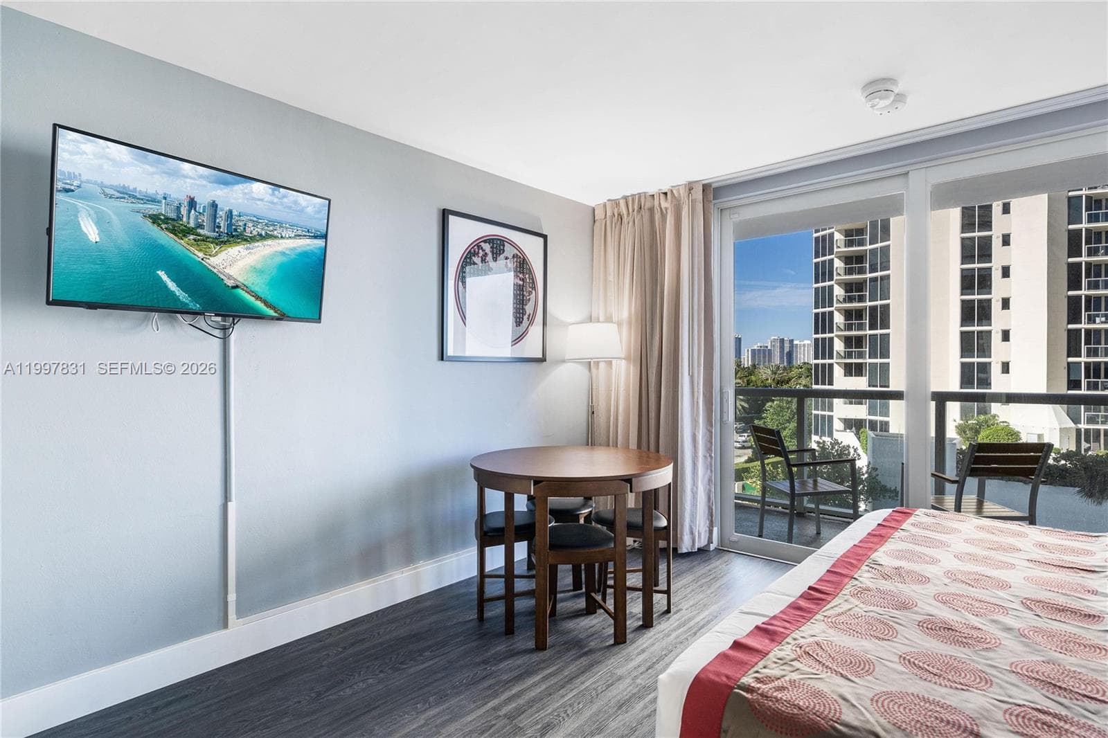 19201 Collins Ave 324 photo 5