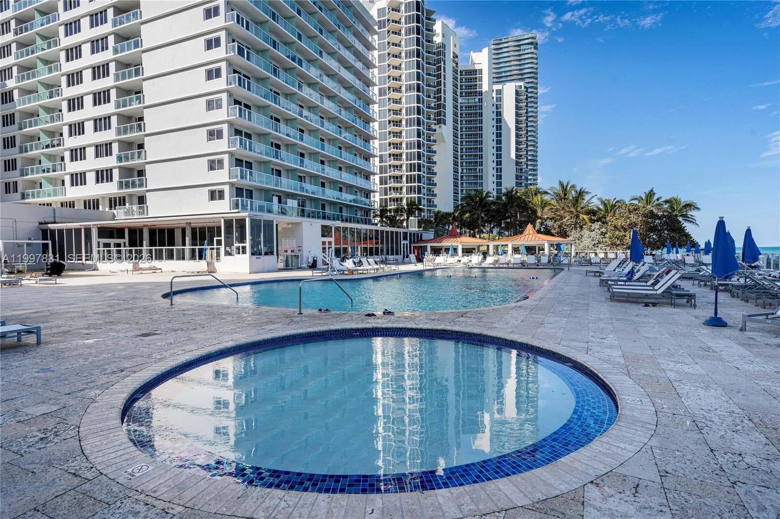 19201 Collins Ave 324 photo 10