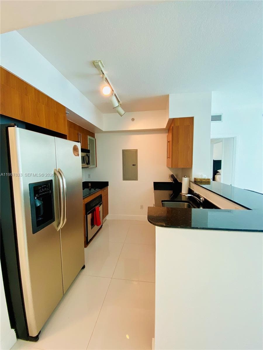 325 Biscayne Blvd 717 photo 6