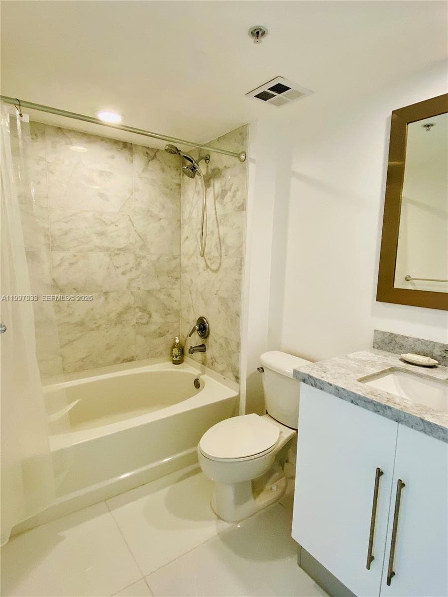 325 Biscayne Blvd 717 photo 13