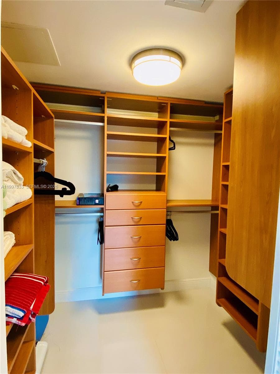 325 Biscayne Blvd 717 photo 12