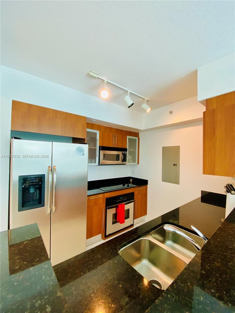 325 Biscayne Blvd 717 photo 7