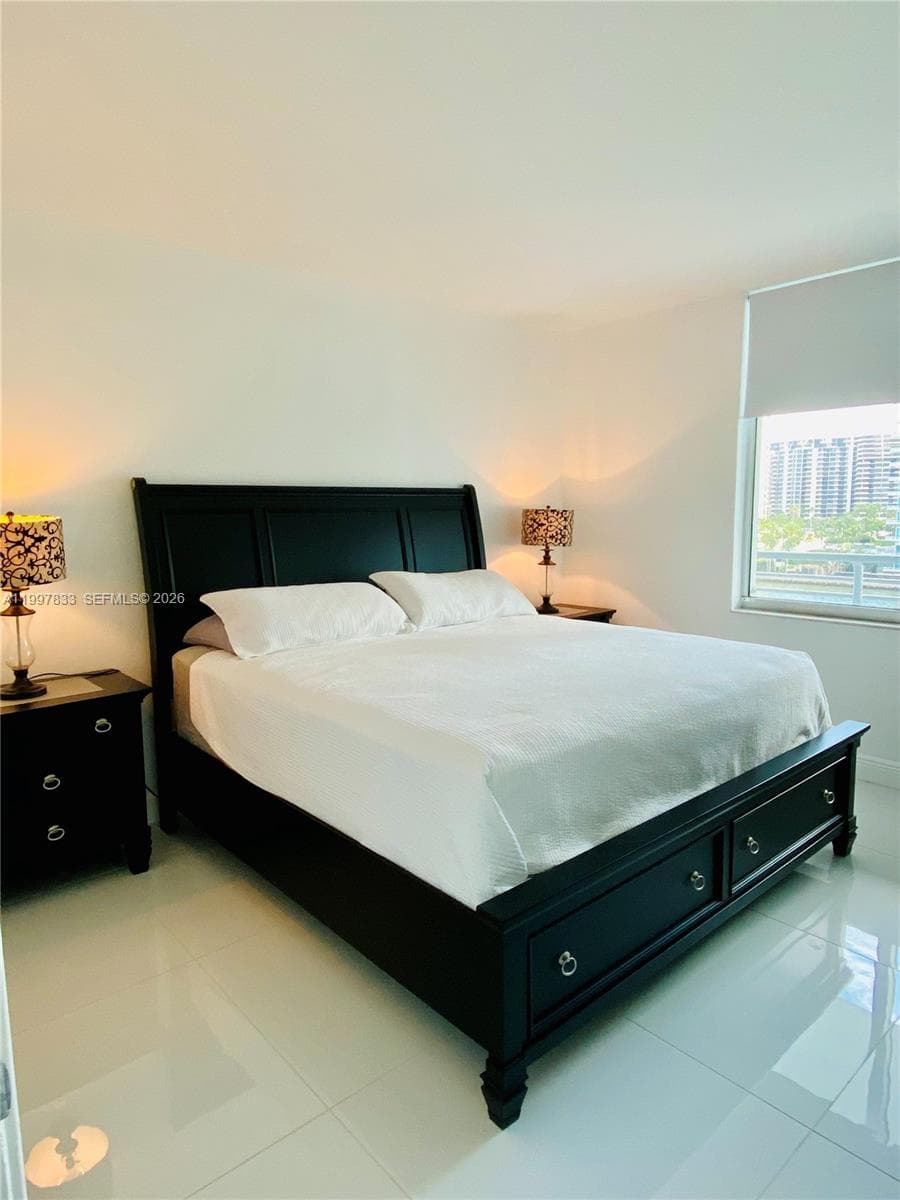 325 Biscayne Blvd 717 photo 10