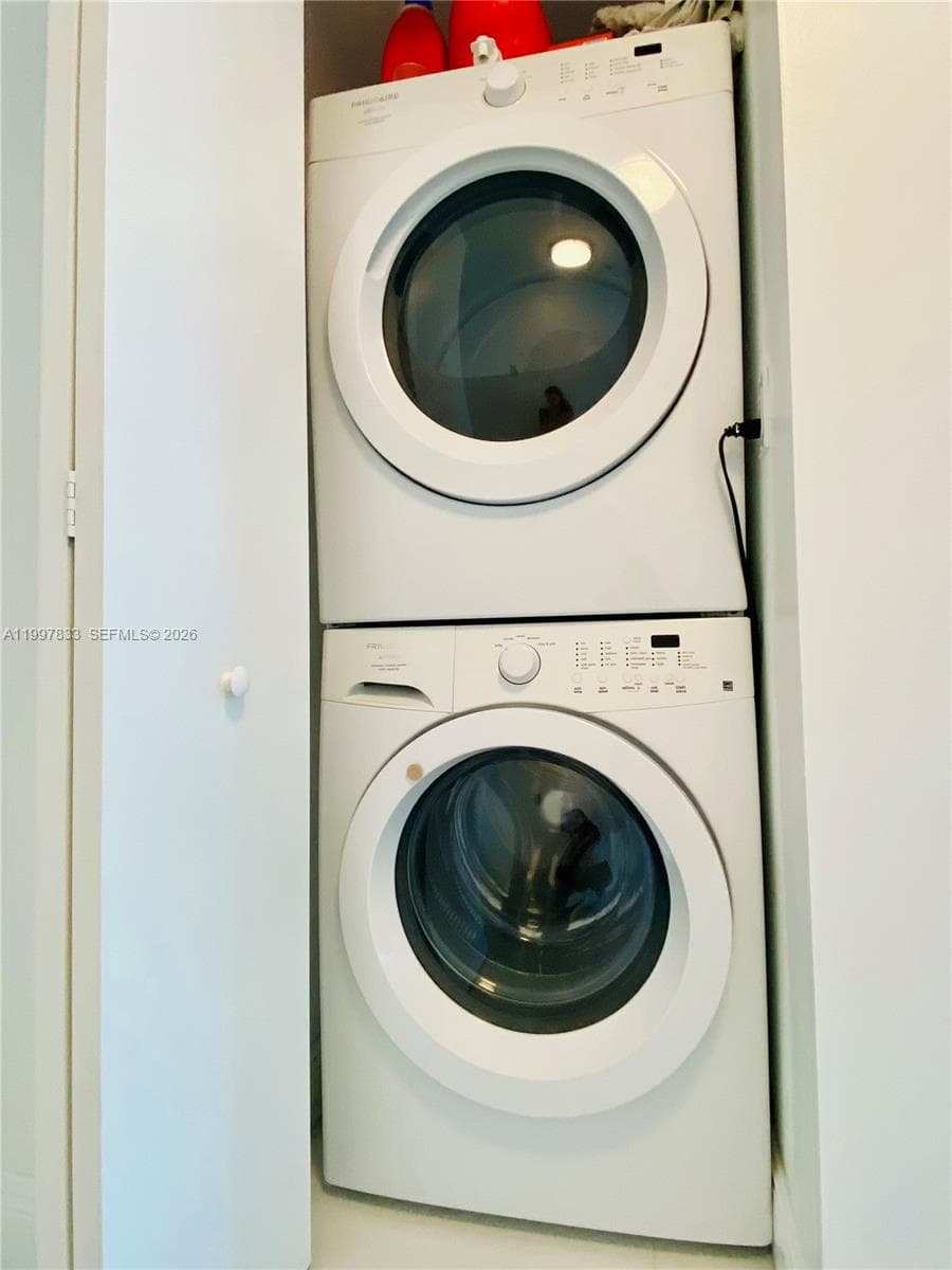 325 Biscayne Blvd 717 photo 15