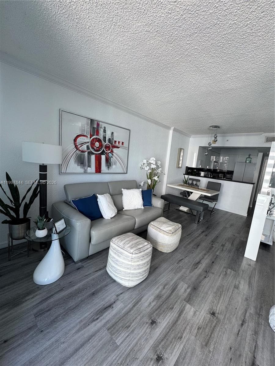 2501 Ocean Dr 1105 photo 3