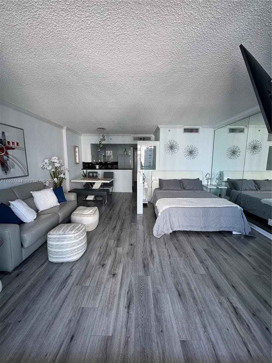 2501 Ocean Dr 1105 photo 9