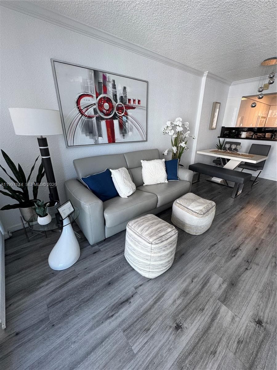 2501 Ocean Dr 1105 photo 4