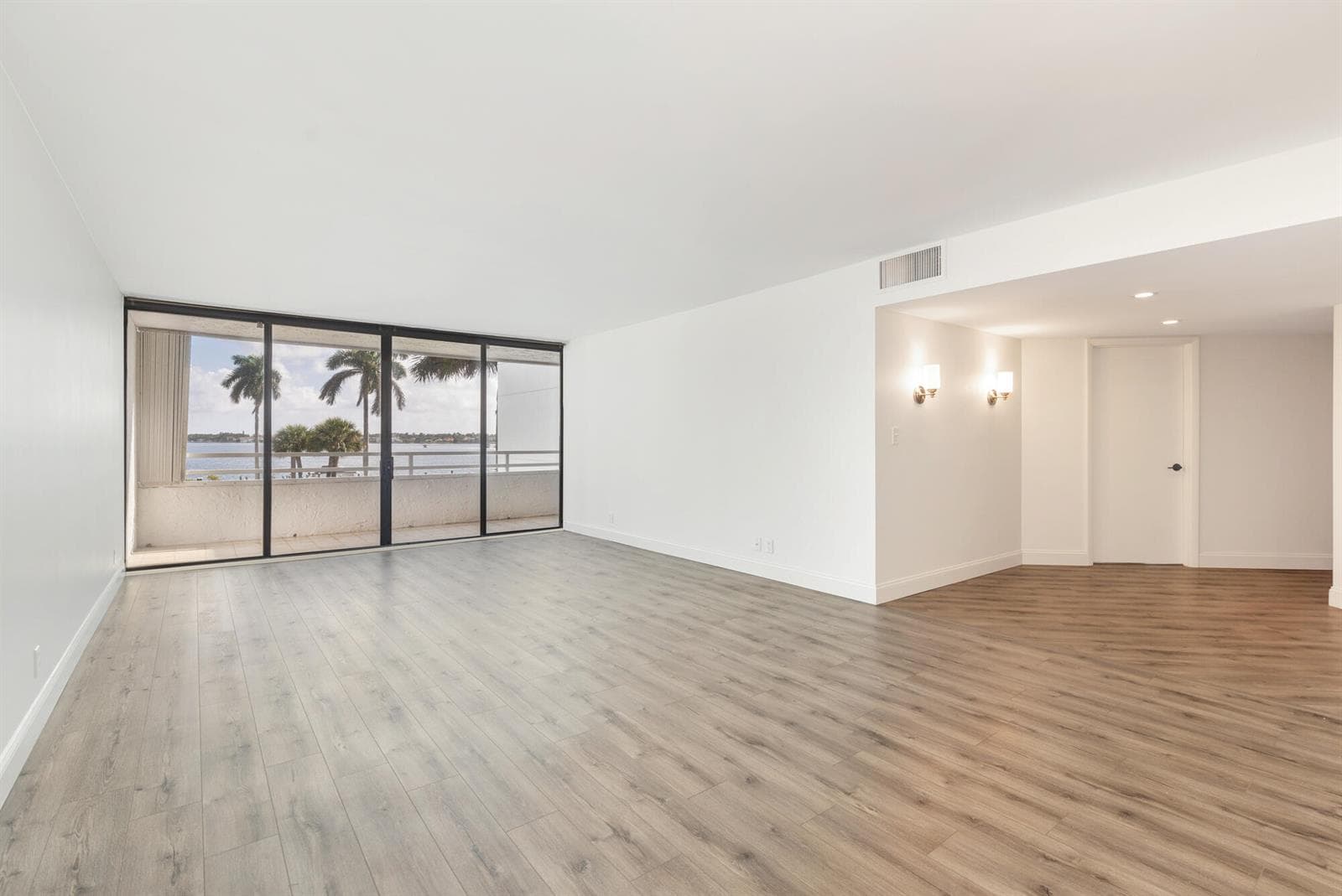 3701 S Flagler Drive B303 photo 2