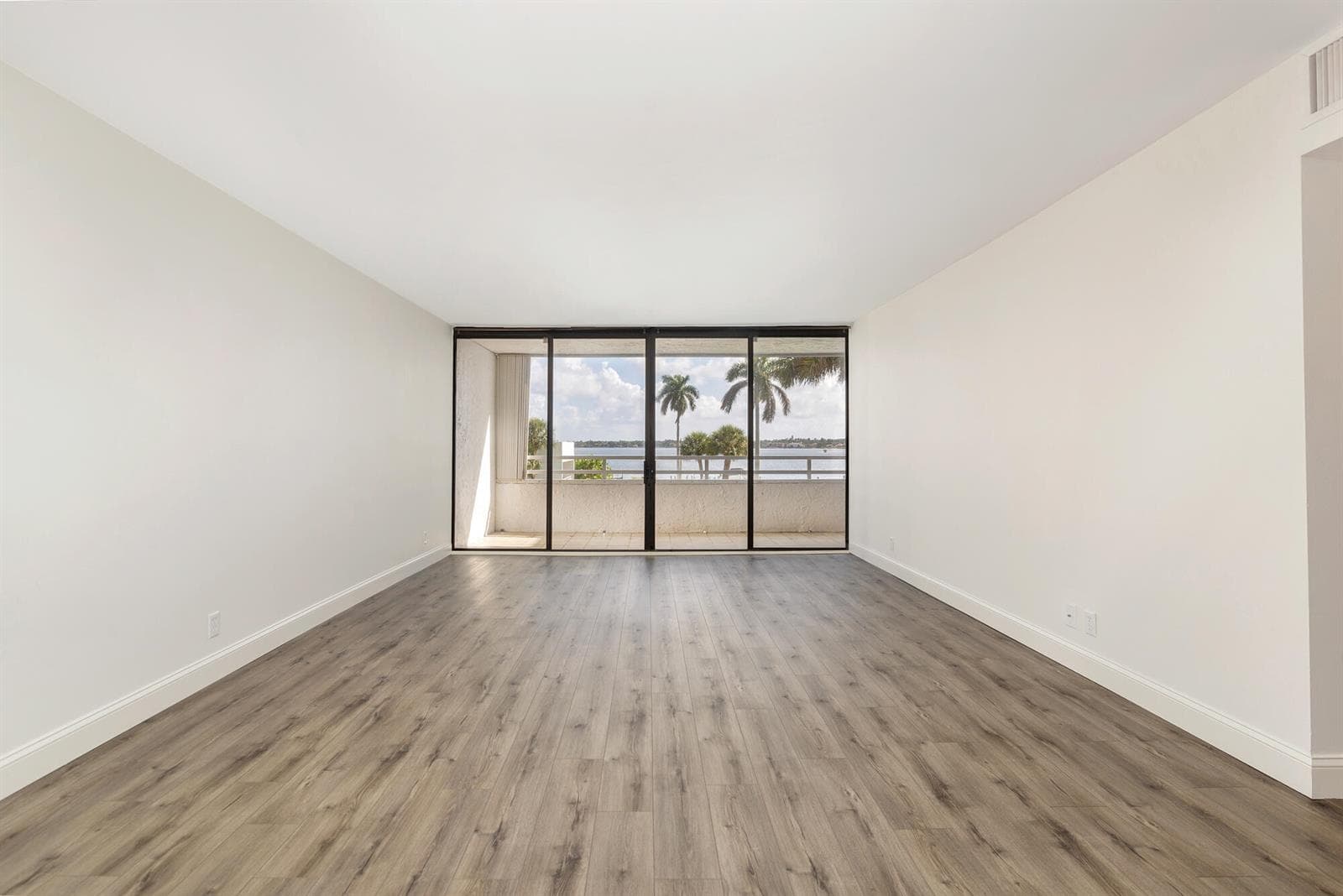 3701 S Flagler Drive B303 photo 3