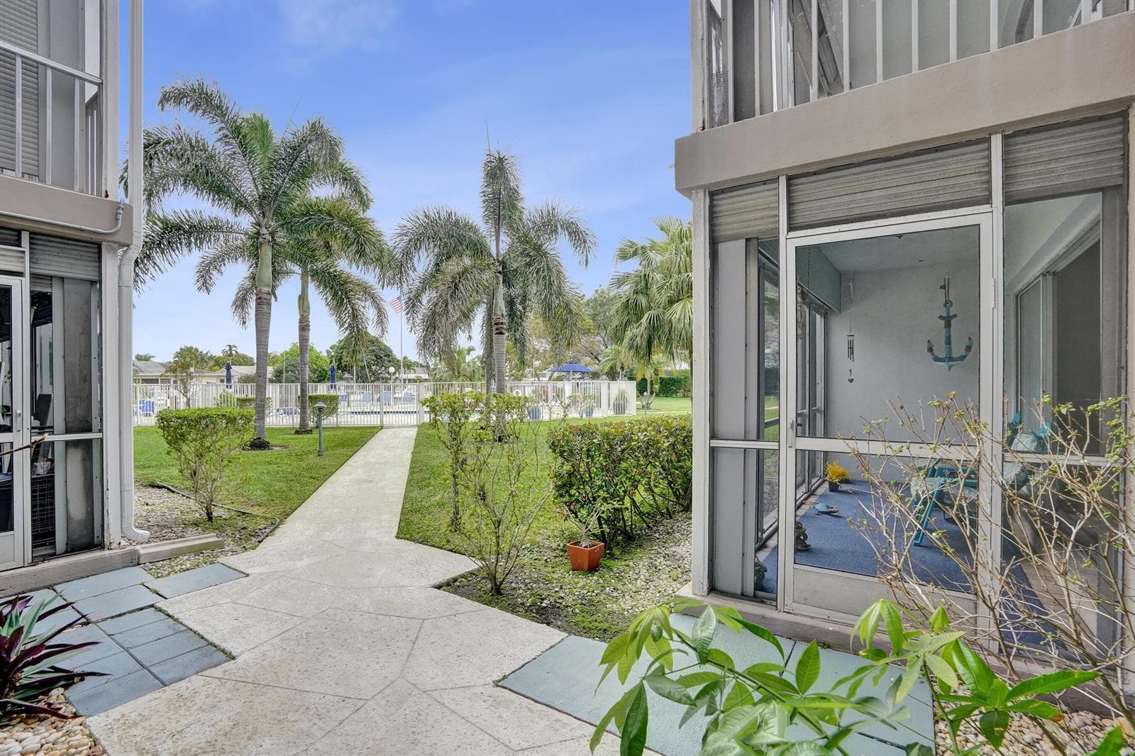900 SW 12th Street 100 photo 23