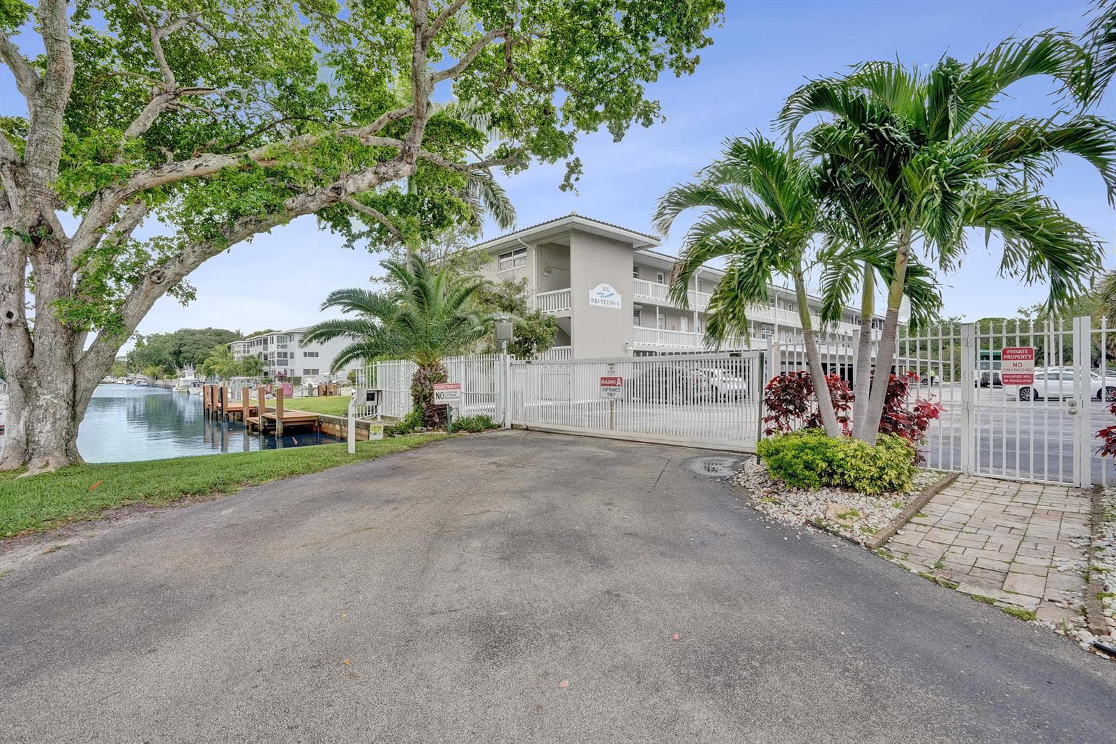 900 SW 12th Street 100 photo 1