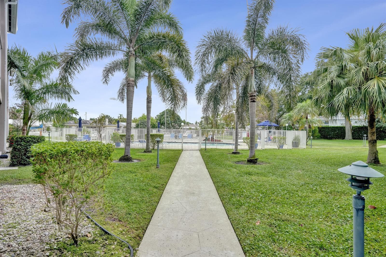 900 SW 12th Street 100 photo 24