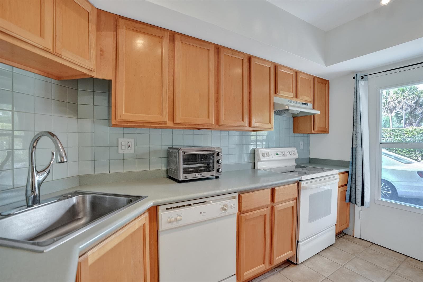 900 SW 12th Street 100 photo 4