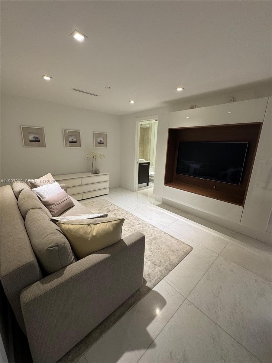 17121 Collins Ave 4306 photo 9