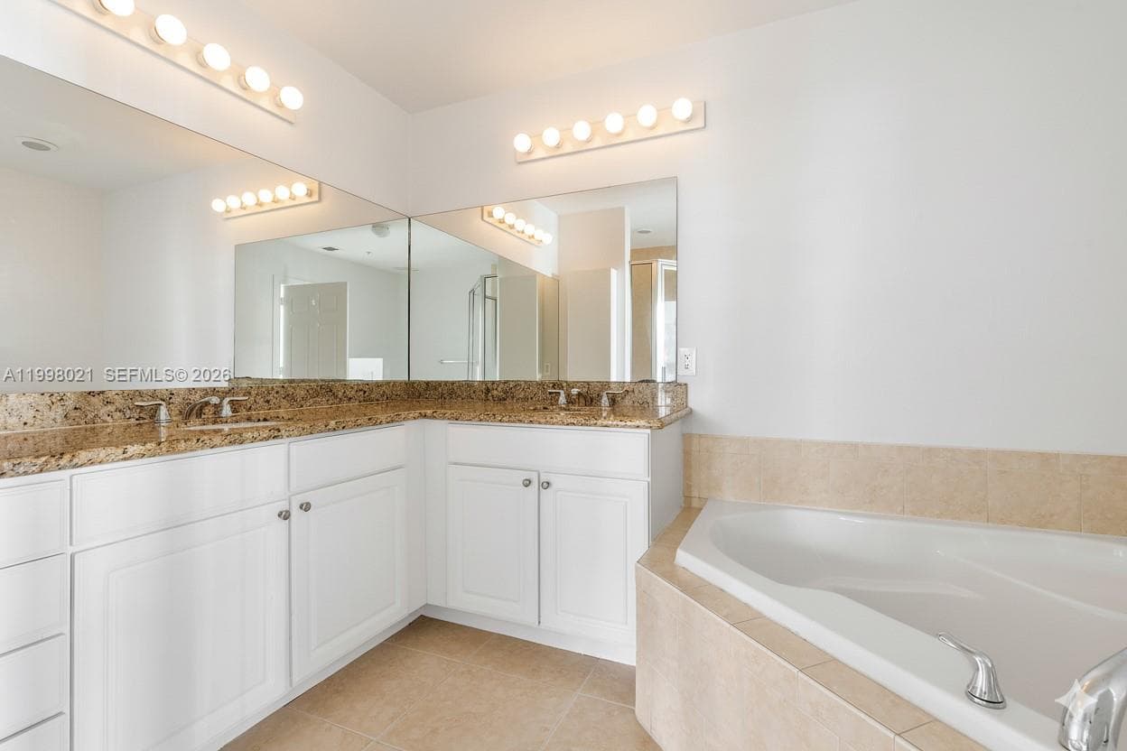 3001 185th St 411 photo 18