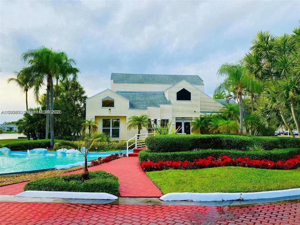 3453 44th St 104 photo 14