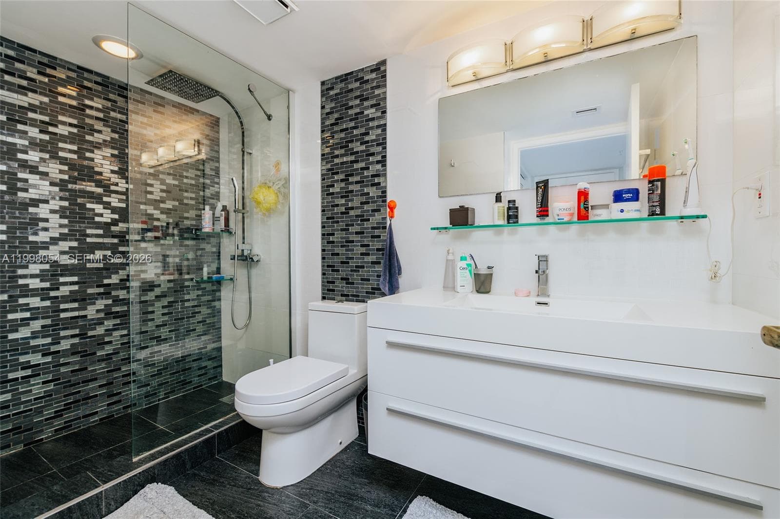 1688 West Ave 305 photo 9