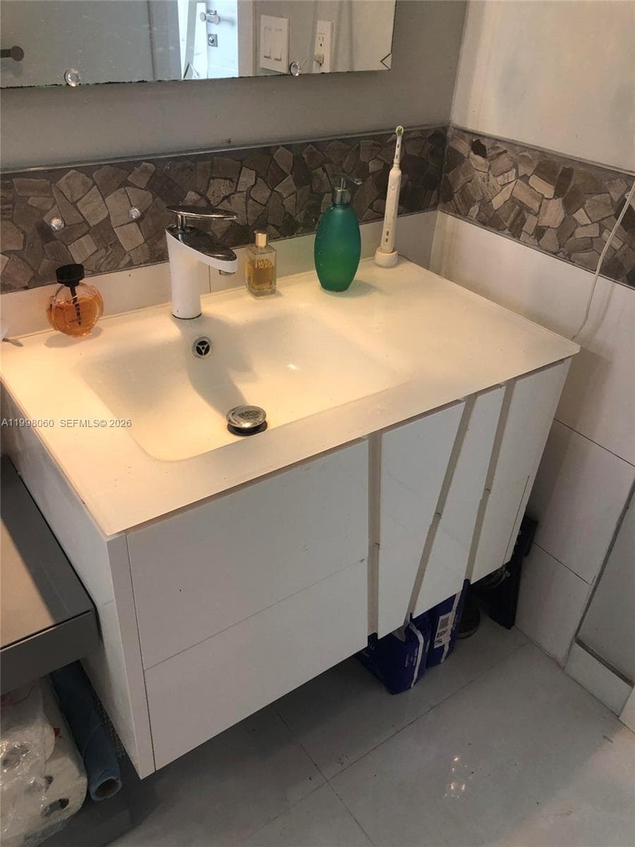 2101 Ocean Dr 1505 photo 20