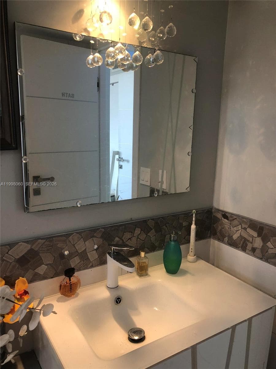 2101 Ocean Dr 1505 photo 24