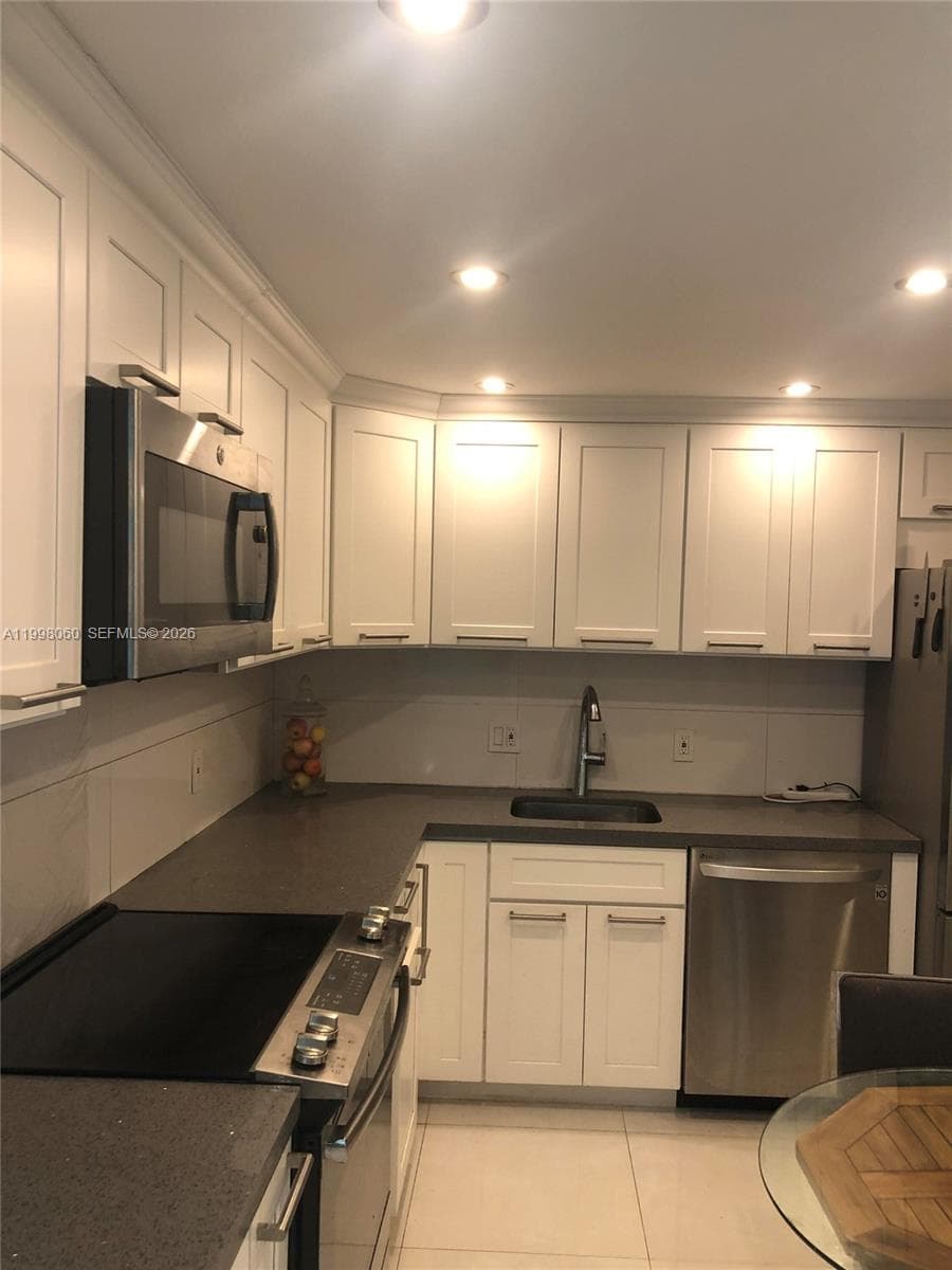 2101 Ocean Dr 1505 photo 11