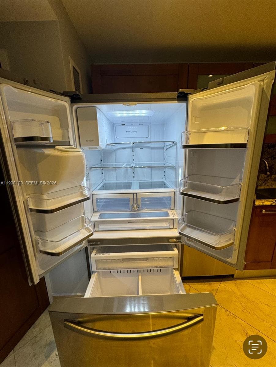 5825 Collins Ave 9B photo 13