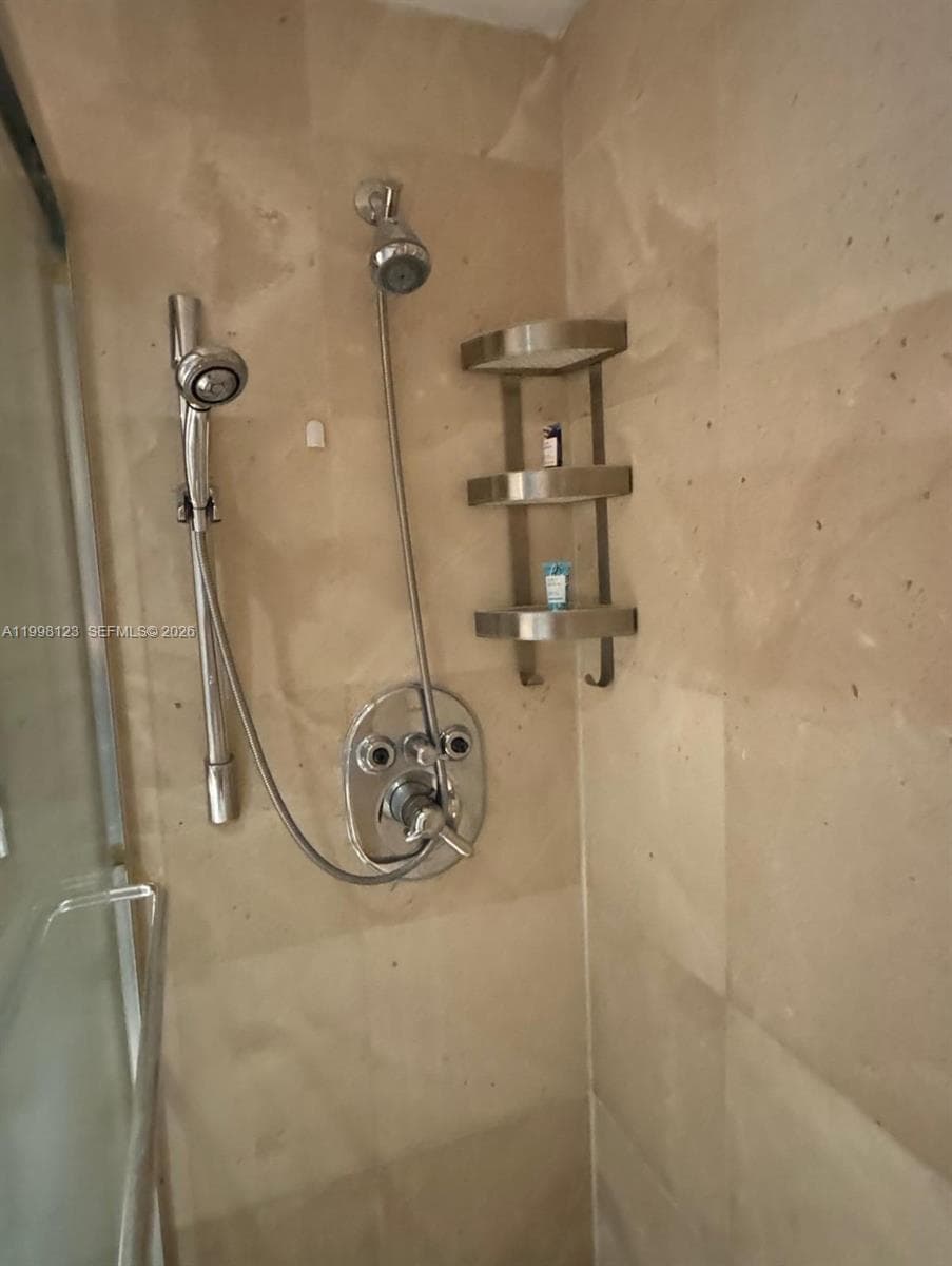 5825 Collins Ave 9B photo 17