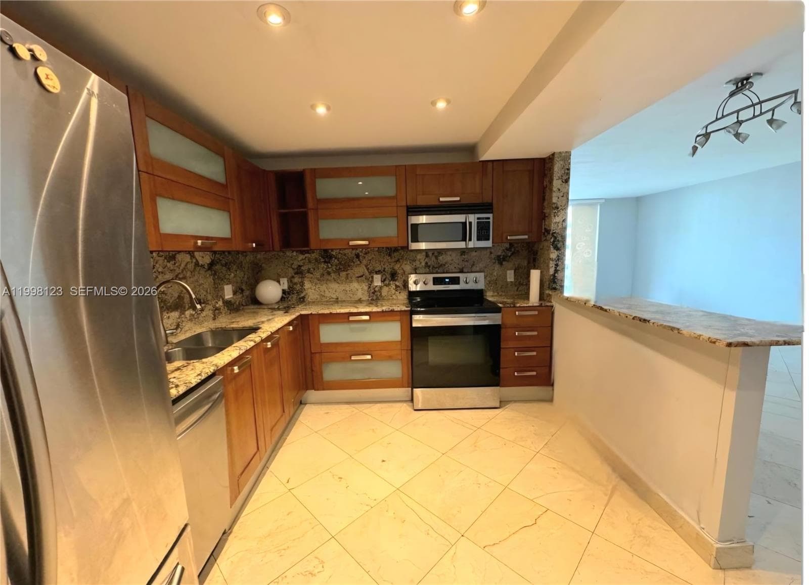 5825 Collins Ave 9B photo 3