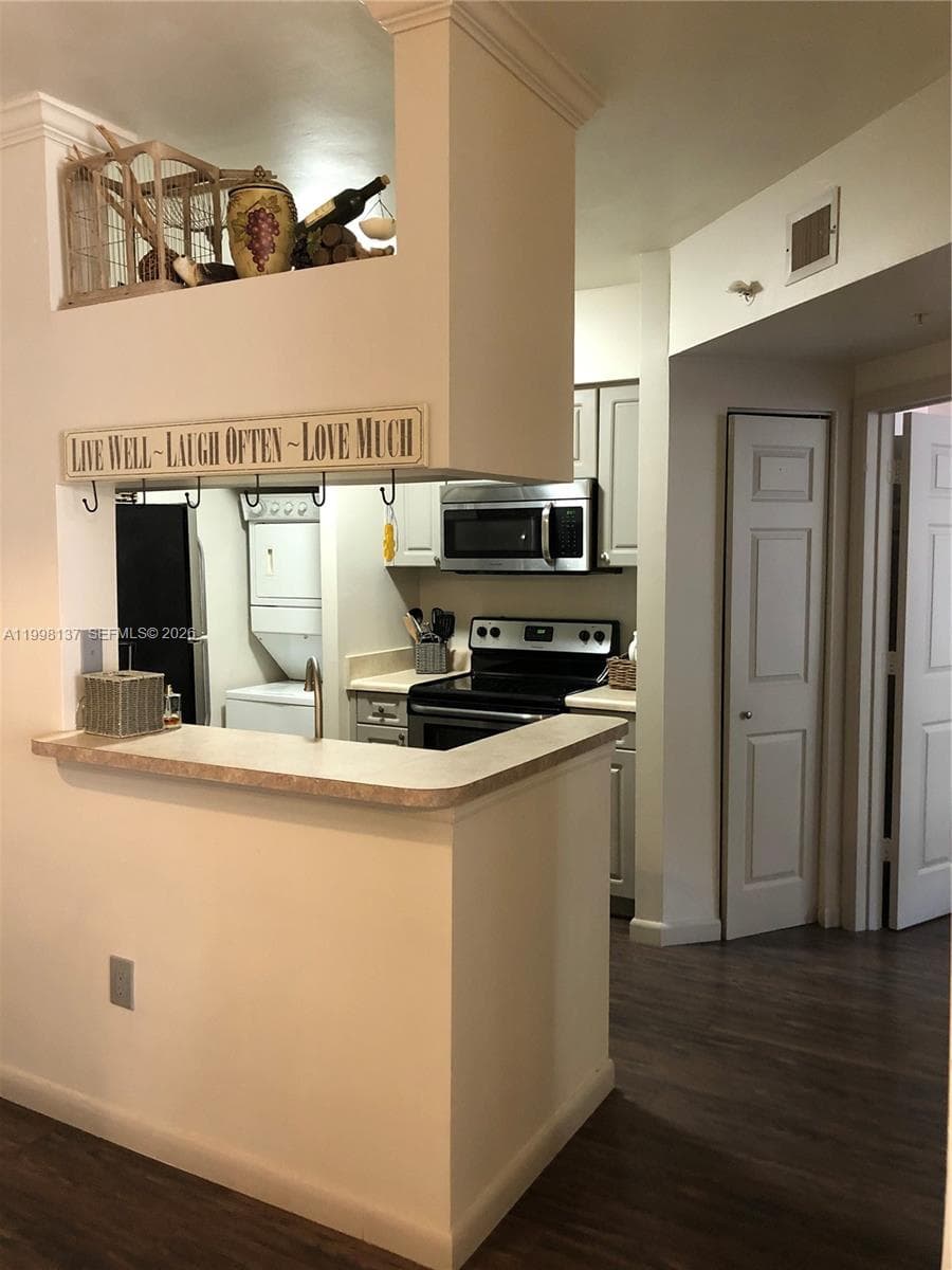 17150 Bay Rd 2422 photo 2