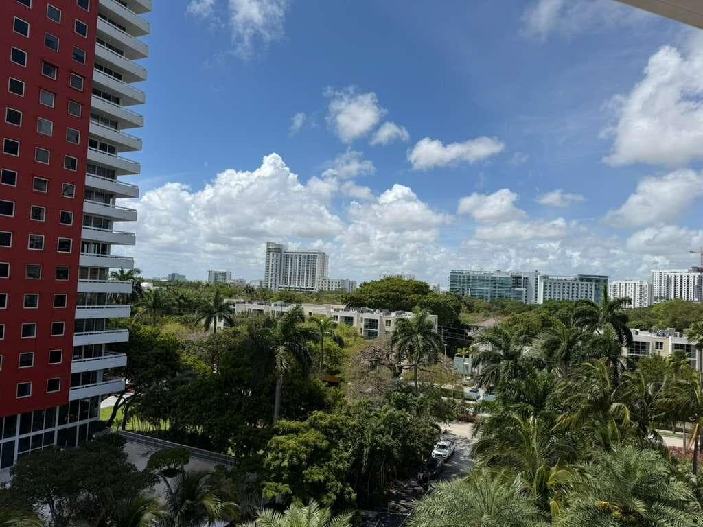 1581 Brickell Avenue 406 photo 3