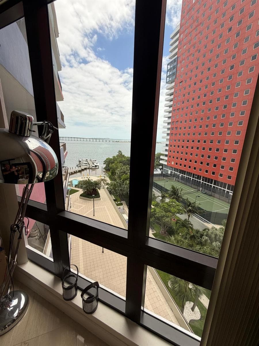 1581 Brickell Avenue 406 photo 14