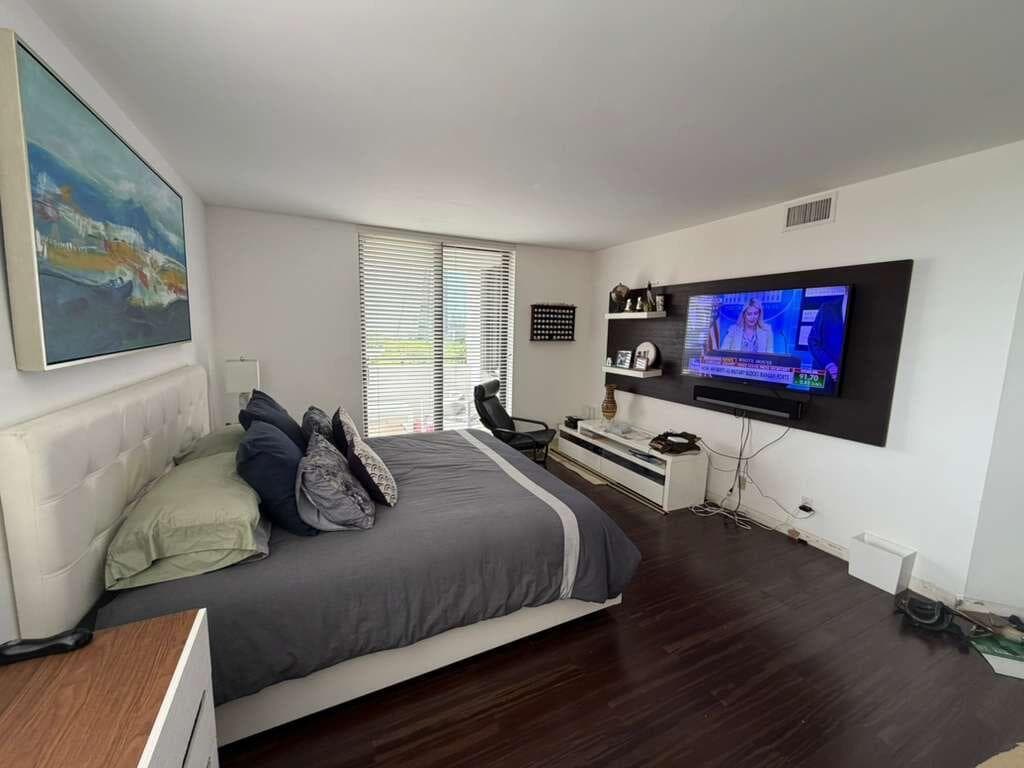1581 Brickell Avenue 406 photo 18