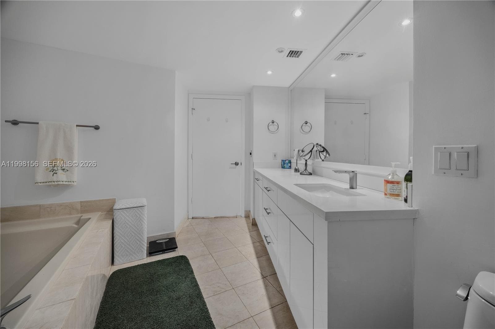 1000 Island Blvd 1910 photo 20