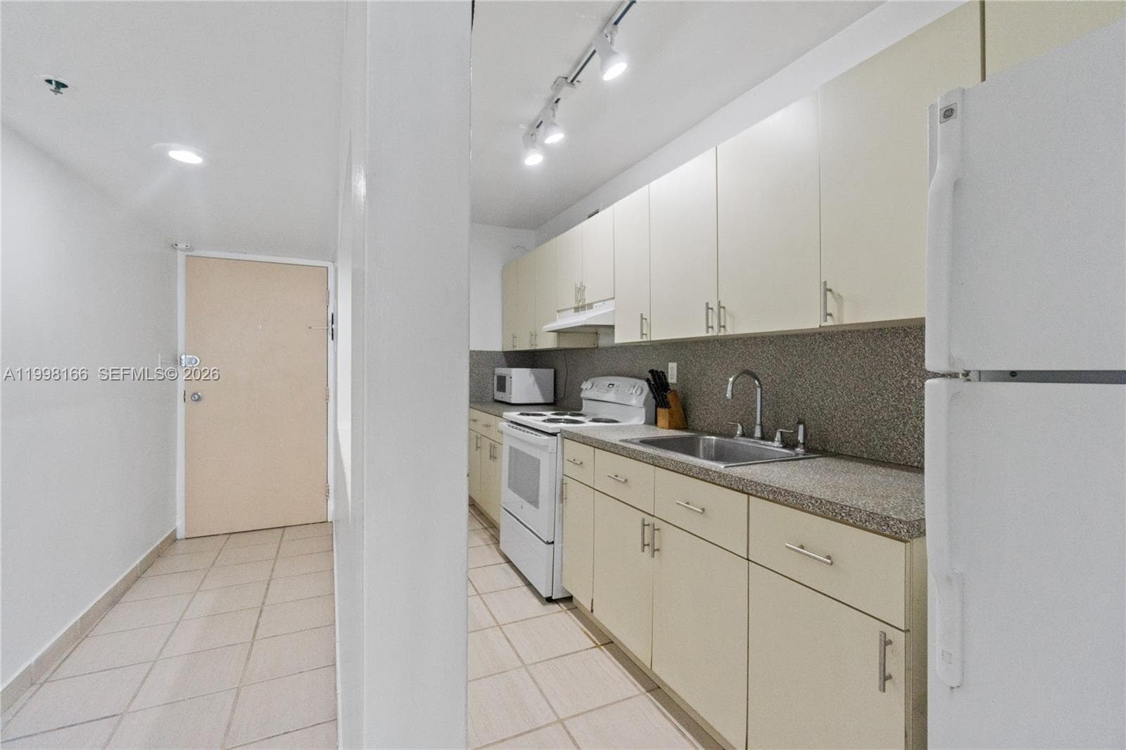 100 Lincoln Rd 734 photo 8