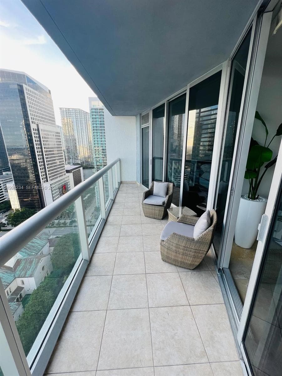 495 Brickell ave 2707 photo 2