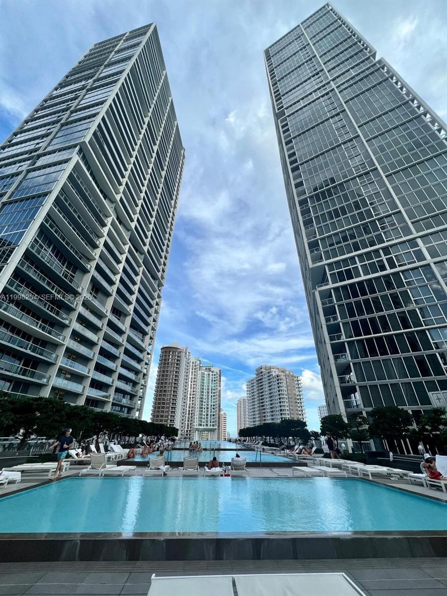 495 Brickell ave 2707 photo 17