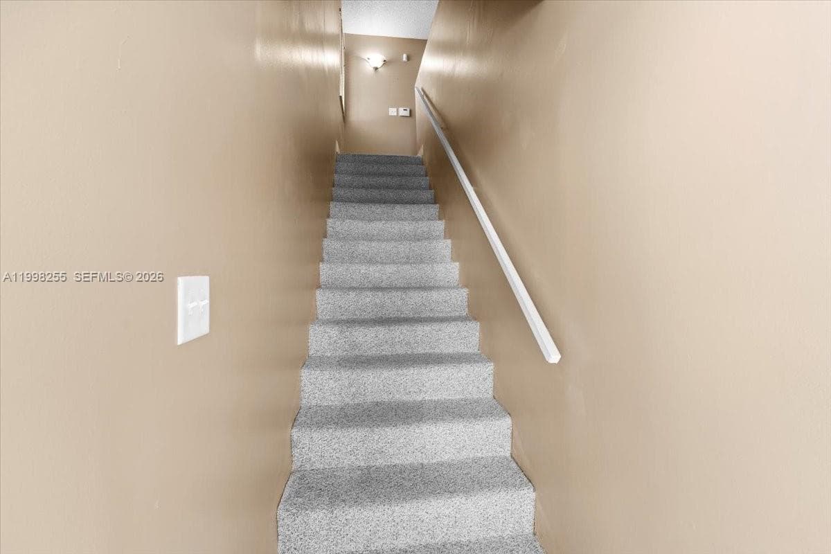 3047 N Oakland Forest Dr 204 photo 2