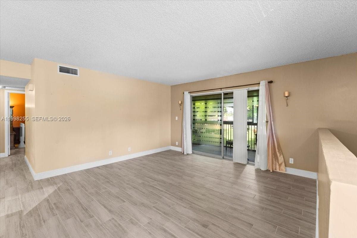 3047 N Oakland Forest Dr 204 photo 16